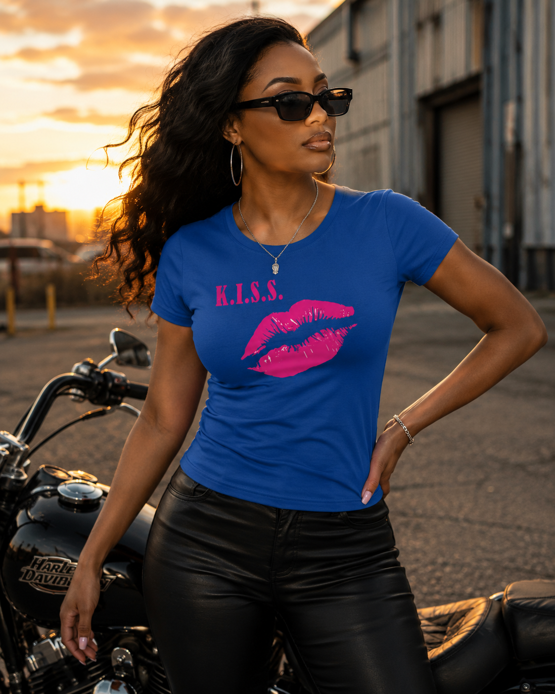 K.I.S.S. Regular & Fitted T-Shirt